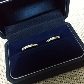 【銀座ダイヤモンドシライシの口コミ】 式場からの紹介が一番の決めてです。
つけ心地がよかった点や手のだしやす…