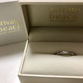 【PRIVATE BEACH(プライベートビーチ)の口コミ】 デザインと形に一目惚れで購入しました。嵌めてみるとキラッとか輝き、尚…