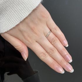 【LUCIE(ルシエ)の口コミ】 ダイヤがほどよく付いているものが良かった。
派手すぎず、キラッと光るデ…