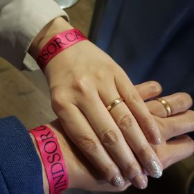 【NIESSING(ニーシング)の口コミ】 ゴールド過ぎるのは、新郎がNGだったので、イエローゴールドではなく赤み…