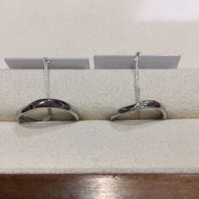 【TRECENTI(トレセンテ)の口コミ】 プラチナの見え方がよく、しっかりとした輝きで結婚指輪感がでていた。真…