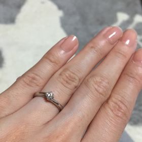 【ラザール ダイヤモンド(LAZARE DIAMOND)の口コミ】 真っ直ぐやねじれ過ぎているのもしっくりこなくてこのリングをつけた時に…