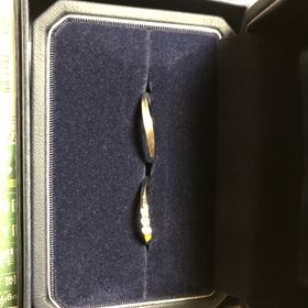 【銀座ダイヤモンドシライシの口コミ】 彼から頂いた婚約指輪がウェーブの形だったのでそれに合う同じウェーブで…