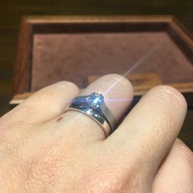 【TANZO.(鍛造指輪)の口コミ】 石の選択からさせていただけたことです！迷った石を３つほど、太陽光の下…