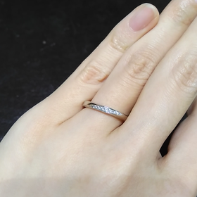 【TRECENTI(トレセンテ)の口コミ】 石つきの結婚指輪を探していて、この指輪はゴージャス感があって一目で気…