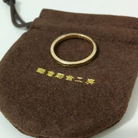 【鎌倉彫金工房の口コミ】 イエローゴールド、2ミリ幅、槌目のクリア仕上げを制作しました。他にはな…