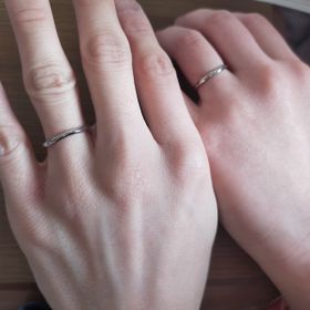 【GALA JEWELRY(ガラジュエリー)の口コミ】 プラチナのシンプルなデザインのもの、と決めていました。2人で10万くらい…