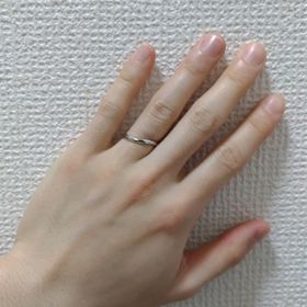 【銀座ダイヤモンドシライシの口コミ】 他の指輪と比べて着け心地が抜群によかったです。また、価格もちょうど良…
