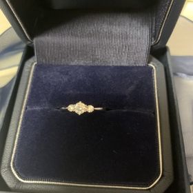 【銀座ダイヤモンドシライシの口コミ】 彼女と見に行ったときに彼女が気に入ったから。価格は思っているより高か…