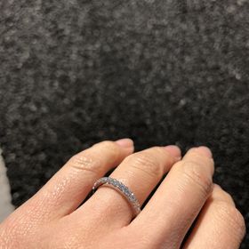 【ラザール ダイヤモンド(LAZARE DIAMOND)の口コミ】 店舗の外にでて、指につけさせていただいたのですが、自然光で予想以上に…