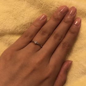 【ジュエリーツツミ(JEWELRY TSUTSUMI)の口コミ】 プラチナのミルグレインのデザインの結婚指輪との重ね付けが出来る婚約指…