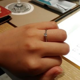 【ティファニー(Tiffany & Co.)の口コミ】 【指輪のデザインについて】
あまり派手なデザインは身につけないので、シ…