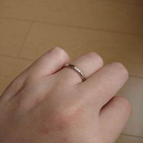 【ラザール ダイヤモンド(LAZARE DIAMOND)の口コミ】 元々自分に似合うと思っていたものが細めのストレートタイプの物だったの…