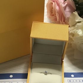 【ケイウノ ブライダル(K.UNO BRIDAL)の口コミ】 何十年先もつける指輪なので、シンプルなデザインで飽きずに生涯つけられ…