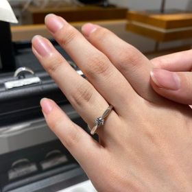 【エクセルコダイヤモンド(EXELCO DIAMOND)の口コミ】 たくさん試してみて、自分の指が一番綺麗に見える指輪に出会うことが出来…