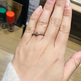 【銀座ダイヤモンドシライシの口コミ】 ダイヤモンドがどこのお店よりも一番綺麗だったから。
デザインがシンプル…