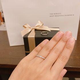 【ラザール ダイヤモンド(LAZARE DIAMOND)の口コミ】 シンプルなのも見ていましたが、やはりハーフエタニティが良く、どこのブ…