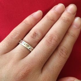 【ティファニー(Tiffany & Co.)の口コミ】 一般的な細く丸みがかった形の指輪はあまり好きではなかったので、少し存…