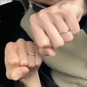 【銀座ダイヤモンドシライシの口コミ】 男女ともにシンプルなデザインでもインパクトがあり、一瞬で惚れました。…