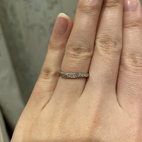 【アンジェリックフォセッテ(Angelique Fossette)の口コミ】 太すぎず細すぎずな指輪を探してました。
大体直線のリングが多いですが、…