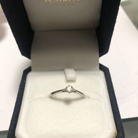 【festaria bijou SOPHIA(フェスタリア ビジュソフィア)の口コミ】 シンプルなデザイン。爪が小さく、ダイヤモンド全体が見える。値段は比較…