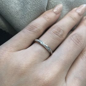 【エクセルコダイヤモンド(EXELCO DIAMOND)の口コミ】 薬指と小指の間の水かきが浅めなので、ストレートかV字が似合うとおすすめ…