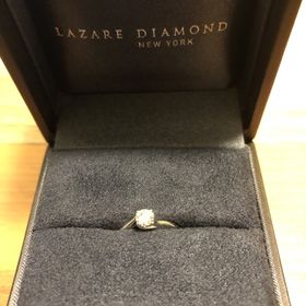 【ラザール ダイヤモンド(LAZARE DIAMOND)の口コミ】 【指輪の決め手・おすすめポイント】

デザインと指輪に込められたストー…