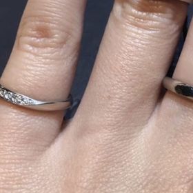 【ROYAL ASSCHER(ロイヤル・アッシャー)の口コミ】 小指についているものが私用、中指につけているものが主人用です。主人が…