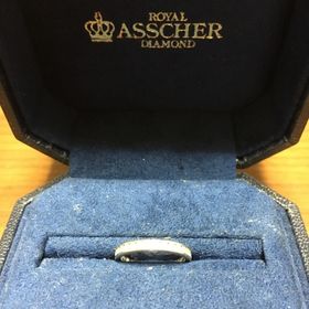 【ROYAL ASSCHER(ロイヤル・アッシャー)の口コミ】 プラチナのハーフエタニティで探していて、某有名ブランド等とも悩みまし…