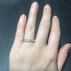【銀座ダイヤモンドシライシの口コミ】 デザインがよかったのと、指輪の幅が少し太めなのが自分の好みでした。つ…