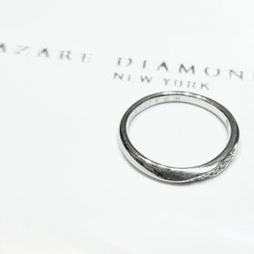 【ラザール ダイヤモンド(LAZARE DIAMOND)の口コミ】 ダイヤモンド部分にねじれがはいっているのでまっすぐのデザインより指が…
