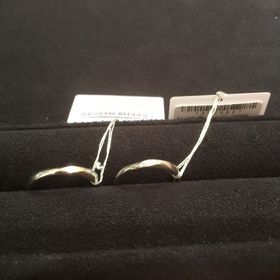 【TRECENTI(トレセンテ)の口コミ】 指輪のデザインはシンプルであるが、立体的なデザインになっていて、さり…