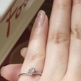 【アンジェリックフォセッテ(Angelique Fossette)の口コミ】 指が太くて短いので、ウエーブしたデザインをいくつか試着しました。サン…