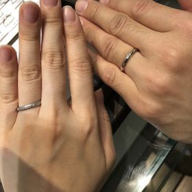 【アイプリモ(I-PRIMO)の口コミ】 ハーフエタニティで上下サイドラインにミルが入っているデザインです。ハ…