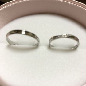 【insembre(インセンブレ)の口コミ】 デザインが良く、妻ともに一目で気に入りました。
価格もお手頃で色、ツヤ…