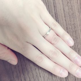 【TRECENTI(トレセンテ)の口コミ】 あまりダイアモンドが強調されていないものがいいという彼女のオーダーだ…