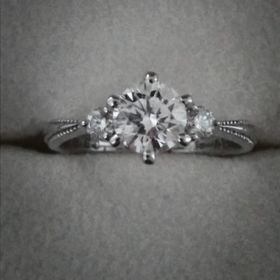 【アンジェリックフォセッテ(Angelique Fossette)の口コミ】 ウェーブやV字等様々な種類を試着しましたが、私の指に一番合っていたのは…