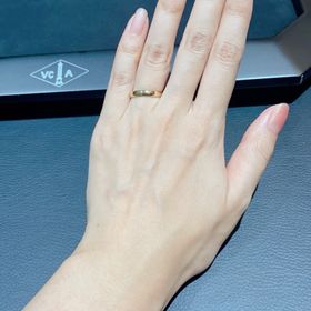 【ヴァン クリーフ＆アーペル(Van Cleef & Arpels)の口コミ】 タンドルモンYG 3mmです。
1番に、軽い！付け心地の良さ。指馴染みが良く…