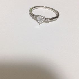 【snow(スノウ)】の口コミ 私は可愛いものが好きなのでハートの形をしたこちらの婚約指輪に一目惚れし...