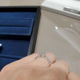 【4℃ BRIDAL(ヨンドシーブライダル)の口コミ】 ダイヤモンドの品質は高そうでした。やはり日本のブランドなので、しっか…