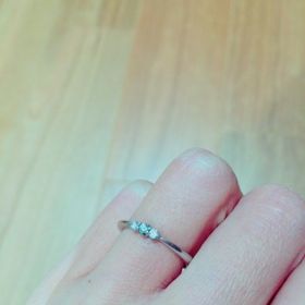 【銀座ダイヤモンドシライシの口コミ】 初めはダイヤ入りの結婚指輪は考えていなかったんですが、
やはり店頭で見…