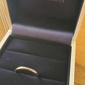 【HOSHI no SUNA 星の砂(ほしのすな)の口コミ】 宝石とか柄がはいっていない、細くてシンプルな指輪を探していたのでピッ…