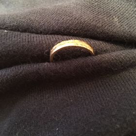 【カオキ　ダイヤモンド専門卸直営店の口コミ】 私がゴールドが大好きなので、ゴールドのリングを探していました。直線的…