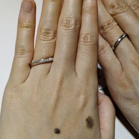 【TRECENTI(トレセンテ)の口コミ】 プラチナ950、細めのデザインです。左上からダイヤモンドが徐々に大きくな…