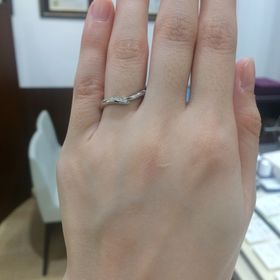 【俄(にわか)の口コミ】 リングの太さ自体もしっかりしており存在感があります。デザインもありそ…