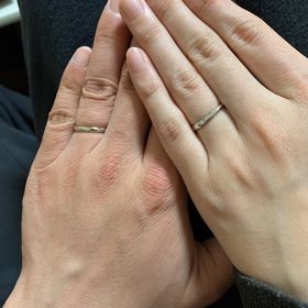 【銀座ダイヤモンドシライシの口コミ】 指輪を着けた時のフィット感が他よりも1番良く、びびっときました！店員さ…