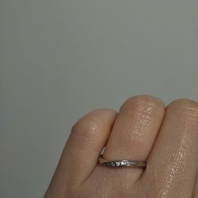 【銀座ダイヤモンドシライシの口コミ】 可愛いのがいいなーと思って探していました。ななめになっていて、少しく…