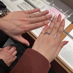 【銀座ダイヤモンドシライシの口コミ】 1番の決め手はデザインでした。初めての結婚指輪選びでたくさんのデザイン…