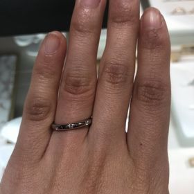 【ブルガリ(BVLGARI)の口コミ】 平打ちで幅のあるかっこいいデザインが多い中で唯一気になったデザインがF…