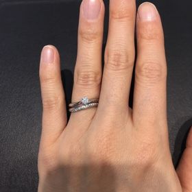 【4℃ BRIDAL(ヨンドシーブライダル)の口コミ】 フィット感も良く形も綺麗でとても大人っぽいデザインです！30代のわたし…